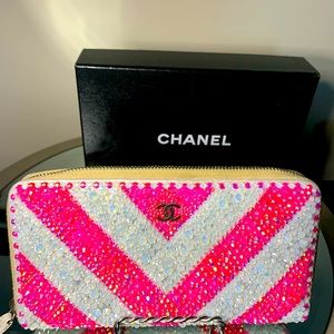♥️ ⚡️FLASH SALE Chanel WOC Zippy Strass